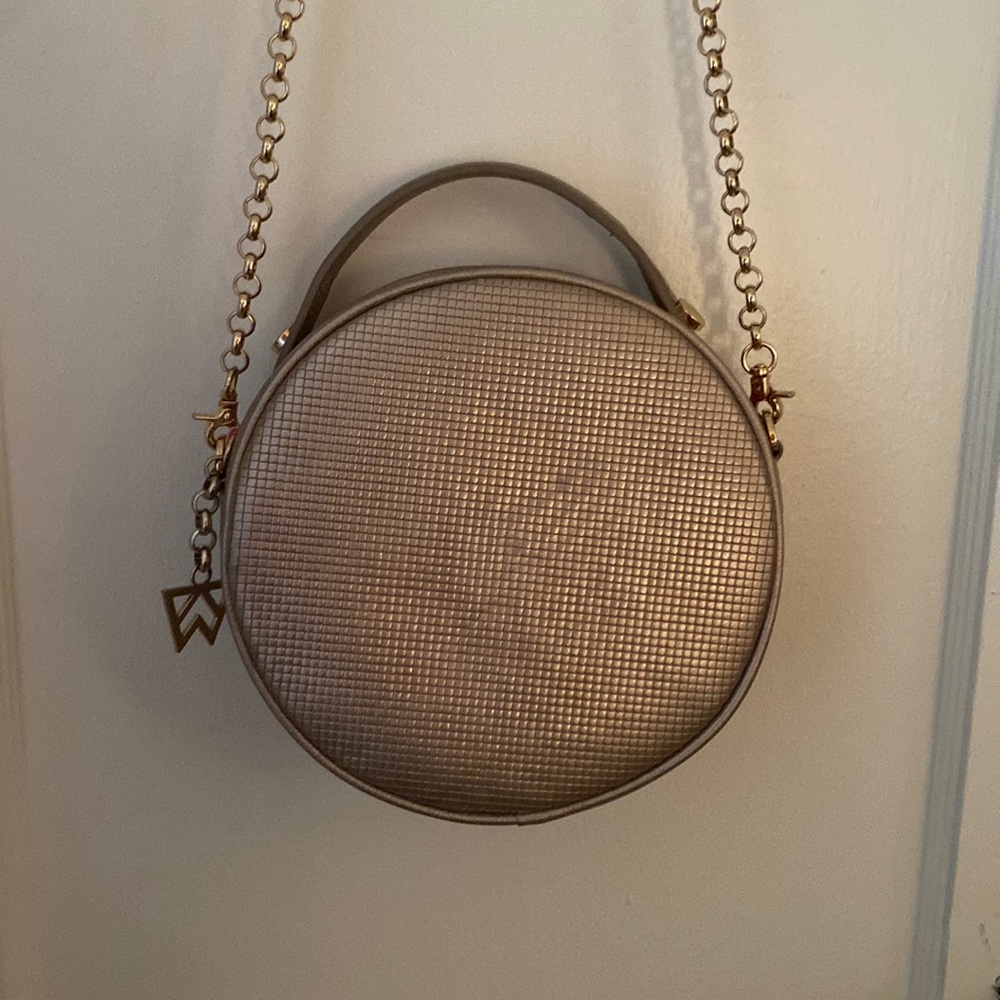 Kelly Wynne gold purse in great condition!